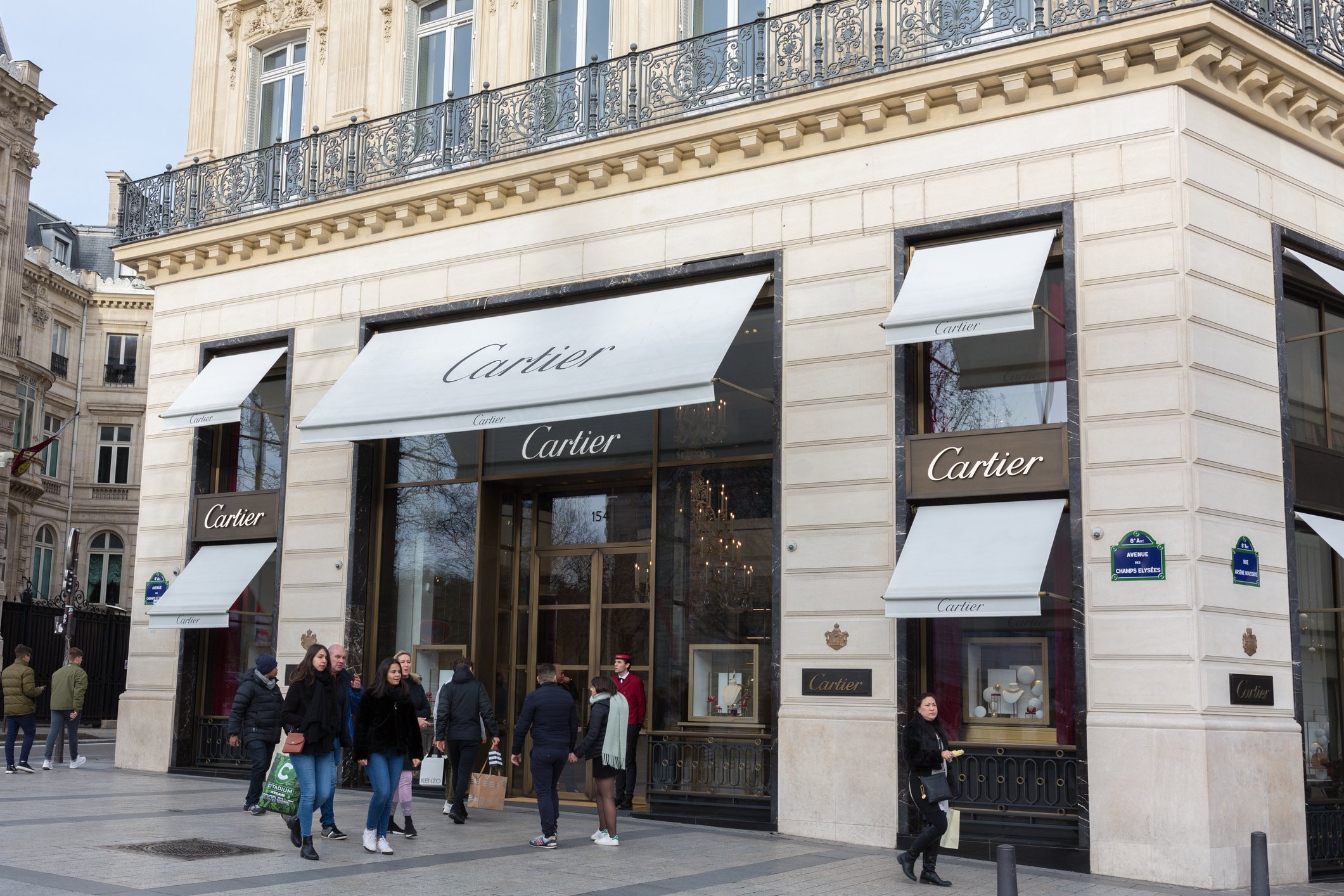 View on the Cartier store at the Champs-Elysées (Paris, France). - Helzear